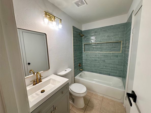 2047 Aspen Glade Drive, Houston TX 77339