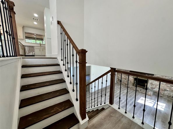 2047 Aspen Glade Drive, Houston TX 77339