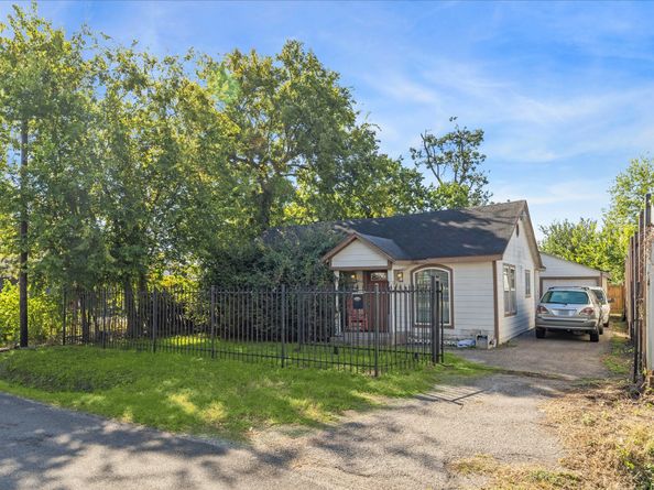 1222 E 28th Street, Houston TX 77009
