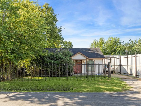 1222 E 28th Street, Houston TX 77009