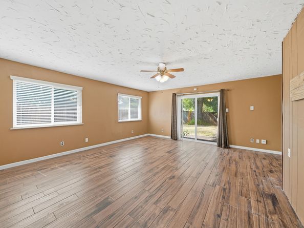 15611 Meadow Village Drive, Houston TX 77095