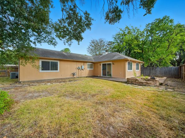 15611 Meadow Village Drive, Houston TX 77095