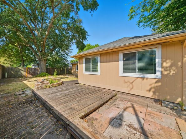 15611 Meadow Village Drive, Houston TX 77095
