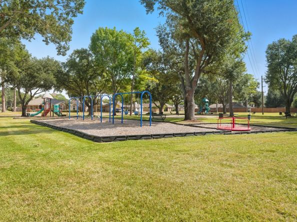 15611 Meadow Village Drive, Houston TX 77095
