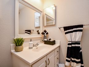 8055 Cambridge Street 22B, Houston TX 77054