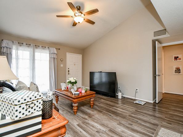 8055 Cambridge Street 22B, Houston TX 77054