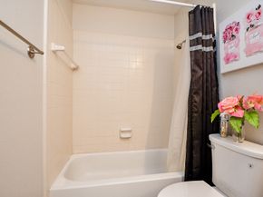 8055 Cambridge Street 22B, Houston TX 77054