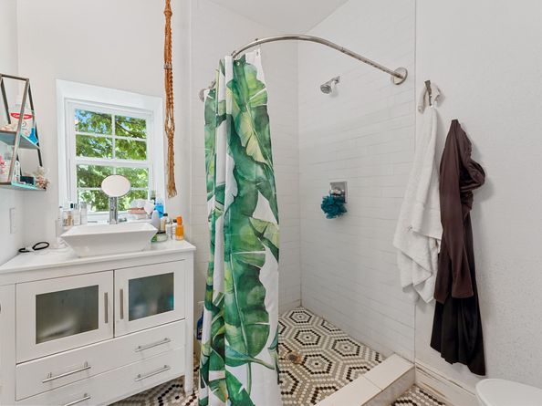 2719 Alabama Street, Houston TX 77004