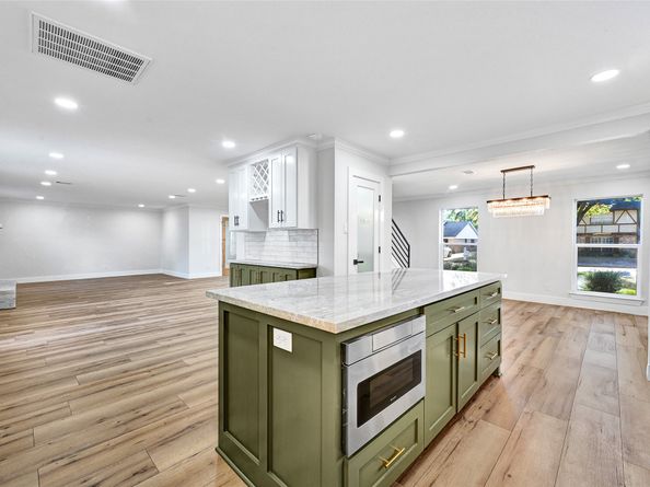 5610 Oak Trail Lane, Houston TX 77091