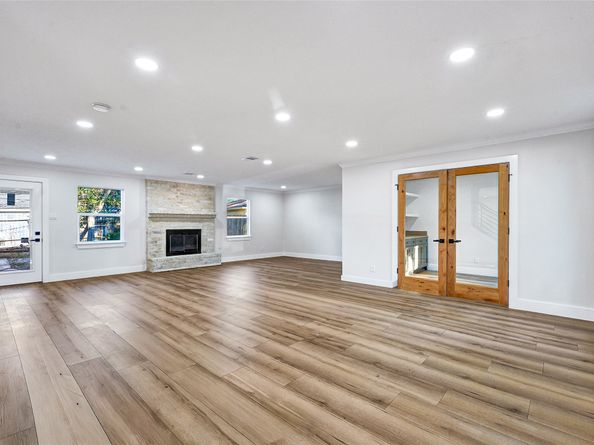 5610 Oak Trail Lane, Houston TX 77091