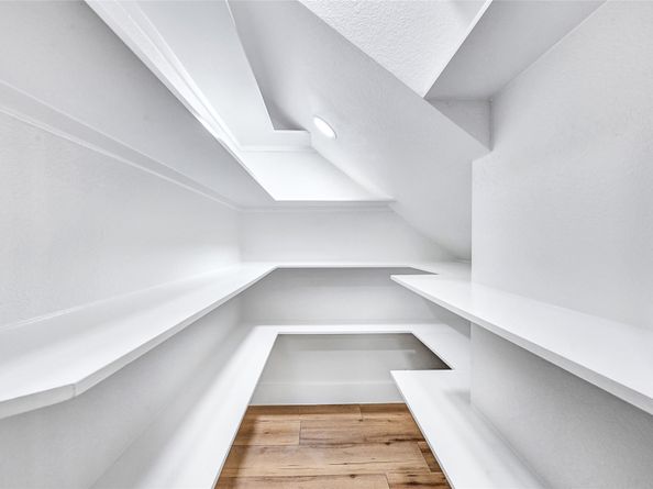 5610 Oak Trail Lane, Houston TX 77091