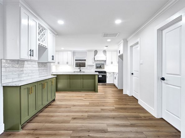 5610 Oak Trail Lane, Houston TX 77091