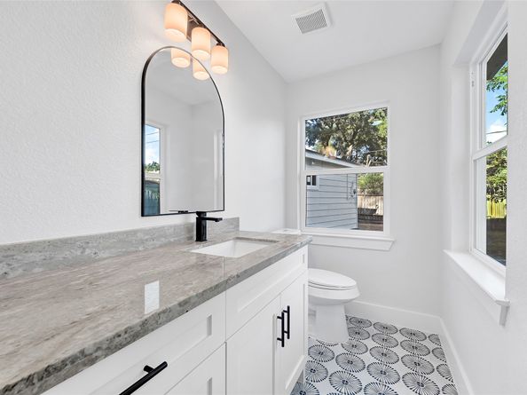 5610 Oak Trail Lane, Houston TX 77091