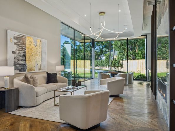 9010 Memorial Drive, Houston TX 77024