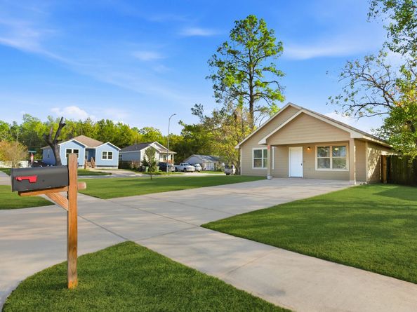 9334 Laura Koppe Road, Houston TX 77078