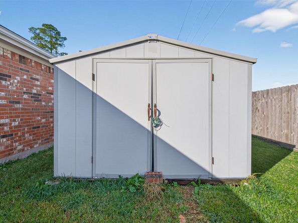 22084 Knights Cove Drive, Kingwood TX 77339