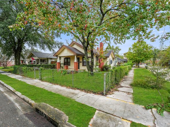 1040 W Cottage Street, Houston TX 77009