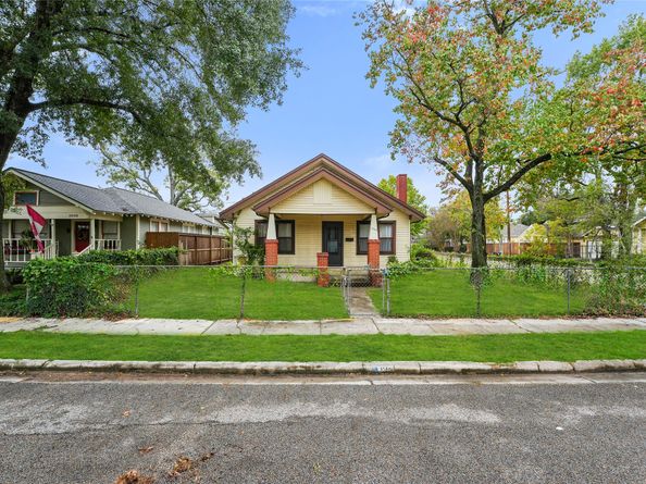 1040 W Cottage Street, Houston TX 77009
