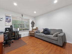 42 W Gaslight Place, The Woodlands TX 77382