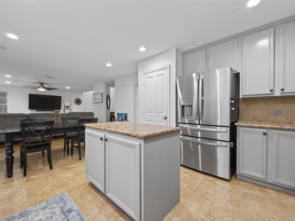 42 W Gaslight Place, The Woodlands TX 77382