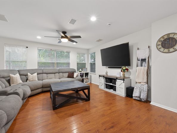 42 W Gaslight Place, The Woodlands TX 77382