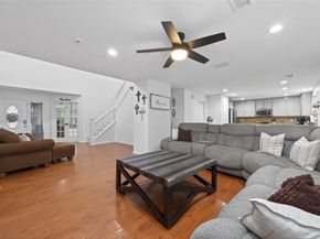 42 W Gaslight Place, The Woodlands TX 77382