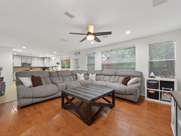 42 W Gaslight Place, The Woodlands TX 77382