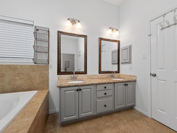 42 W Gaslight Place, The Woodlands TX 77382