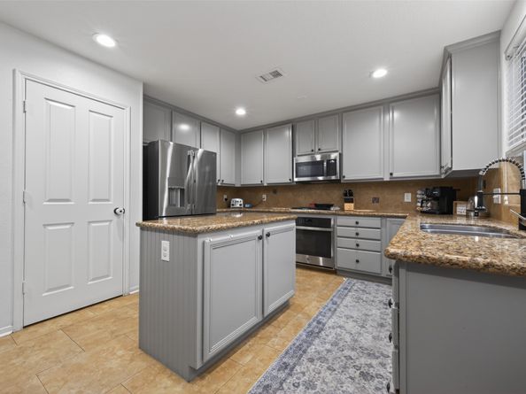 42 W Gaslight Place, The Woodlands TX 77382