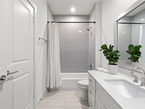 1751 Ojeman Point Lane, Houston TX 77055