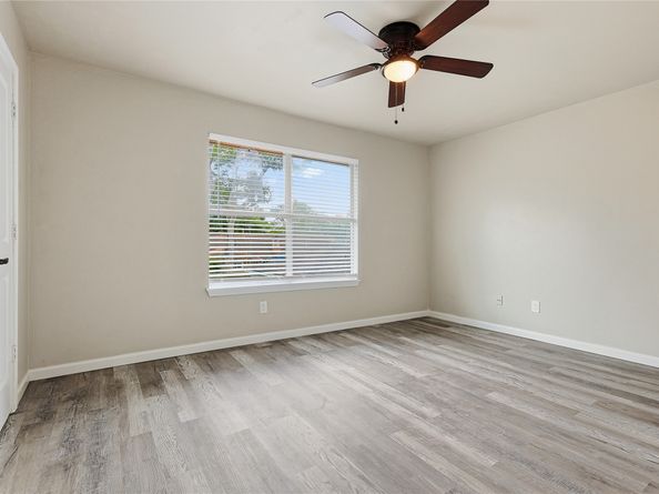 16438 Glenshannon Drive, Houston TX 77059