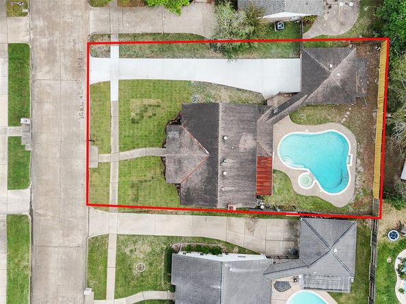 16438 Glenshannon Drive, Houston TX 77059