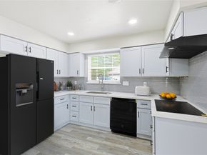 16438 Glenshannon Drive, Houston TX 77059