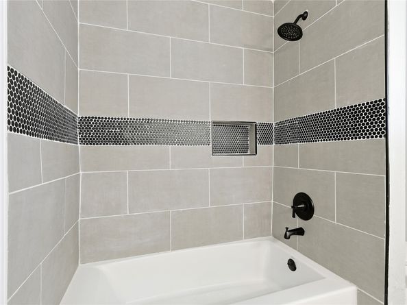 16438 Glenshannon Drive, Houston TX 77059