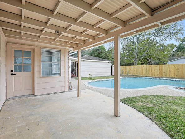 16438 Glenshannon Drive, Houston TX 77059