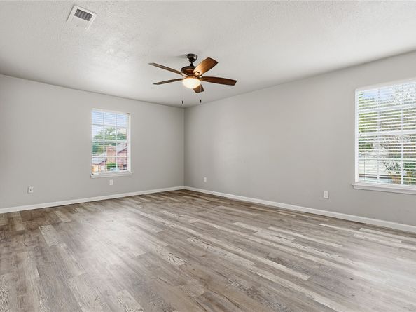 16438 Glenshannon Drive, Houston TX 77059