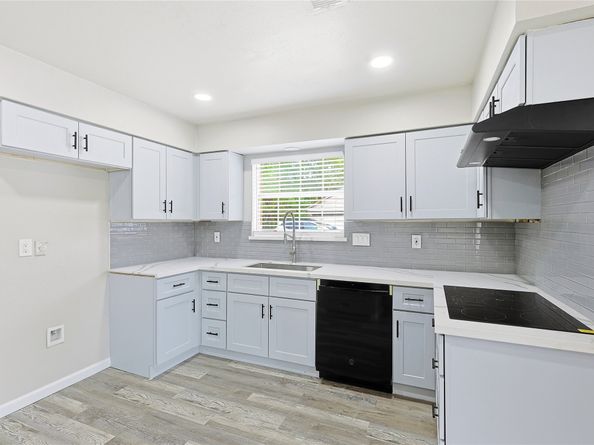 16438 Glenshannon Drive, Houston TX 77059