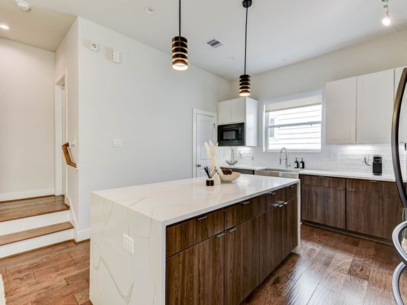 5857 Dolores Street, Houston TX 77057