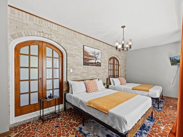 2512 Calumet Street, Houston TX 77004