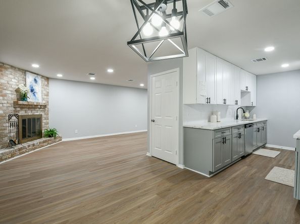 7931 Ellinger Lane, Houston TX 77040