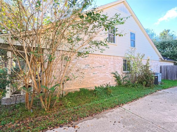 1015 Woodhorn Drive, Houston TX 77062