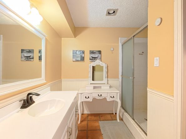 1015 Woodhorn Drive, Houston TX 77062