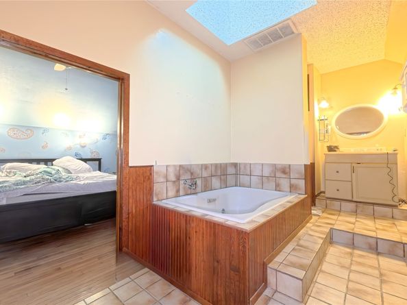 1015 Woodhorn Drive, Houston TX 77062