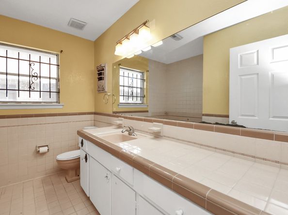 8130 Juliabora Street, Houston TX 77017