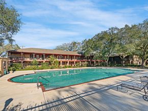 5204 Arboles Drive L, Houston TX 77035