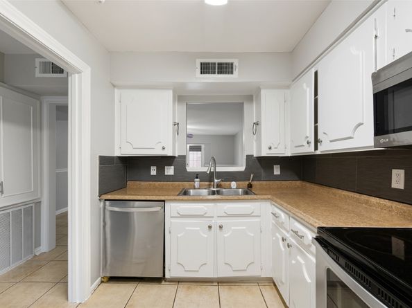 5204 Arboles Drive L, Houston TX 77035