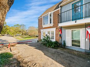 5204 Arboles Drive L, Houston TX 77035