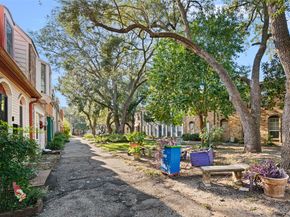 5204 Arboles Drive L, Houston TX 77035