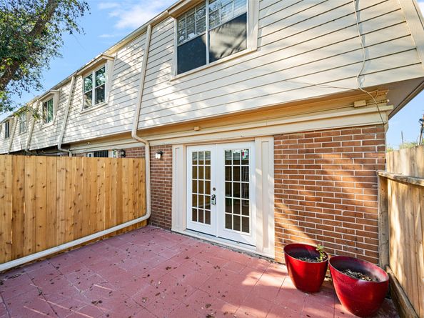 5204 Arboles Drive L, Houston TX 77035