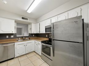 5204 Arboles Drive L, Houston TX 77035